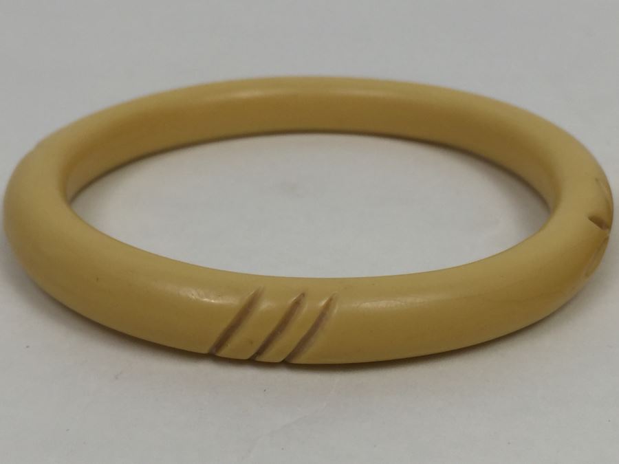 Pair Of Carved Celluloid Bangles Bracelets [Photo 3]