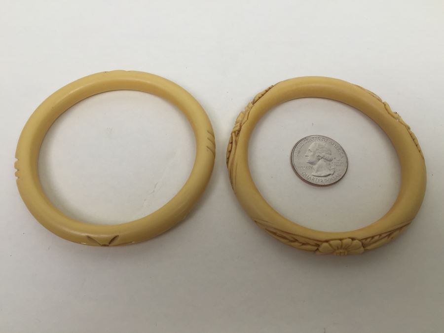 Pair Of Carved Celluloid Bangles Bracelets [Photo 8]