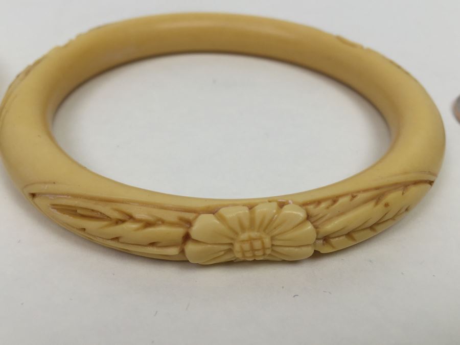 Pair Of Carved Celluloid Bangles Bracelets [Photo 5]