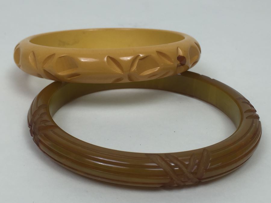 Pair Of Carved Bakelite Bangles Bracelets [Photo 10]