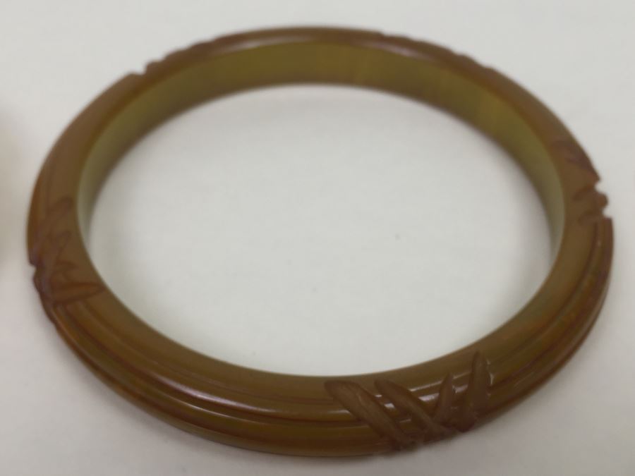 Pair Of Carved Bakelite Bangles Bracelets [Photo 8]