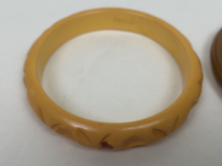 Pair Of Carved Bakelite Bangles Bracelets [Photo 6]