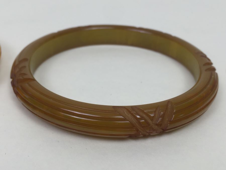 Pair Of Carved Bakelite Bangles Bracelets [Photo 7]