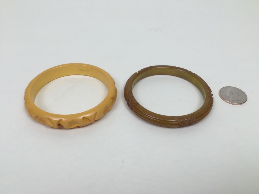 Pair Of Carved Bakelite Bangles Bracelets [Photo 4]