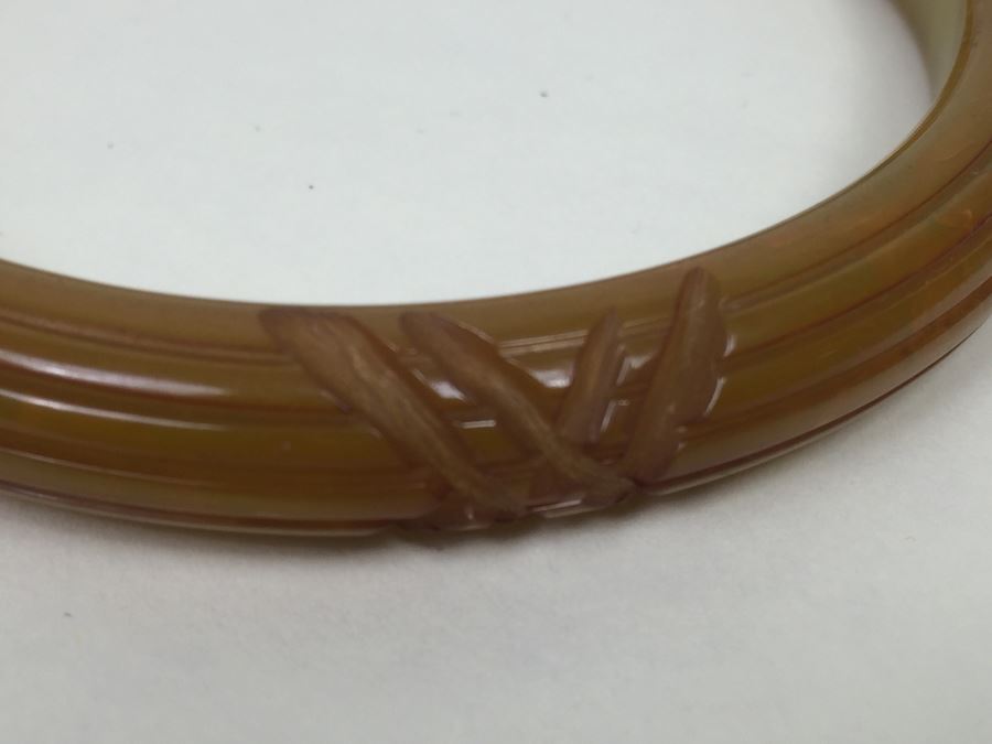 Pair Of Carved Bakelite Bangles Bracelets [Photo 9]