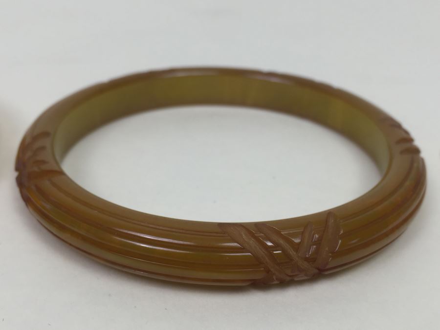 Pair Of Carved Bakelite Bangles Bracelets [Photo 3]