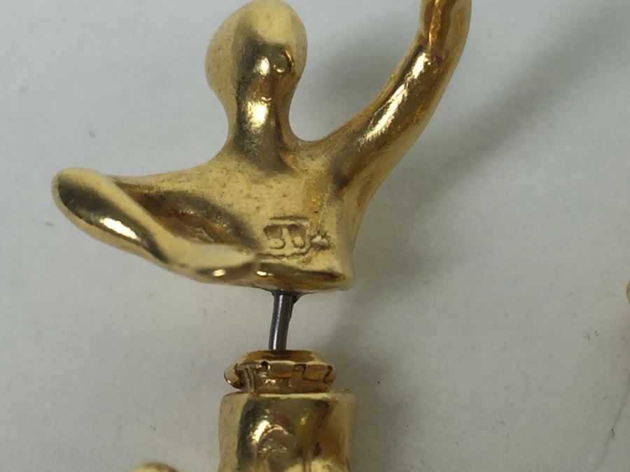 Gold Signed Figure Earrings [Photo 2]