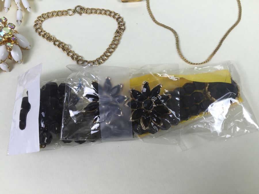 Costume Jewelry Lot [Photo 22]