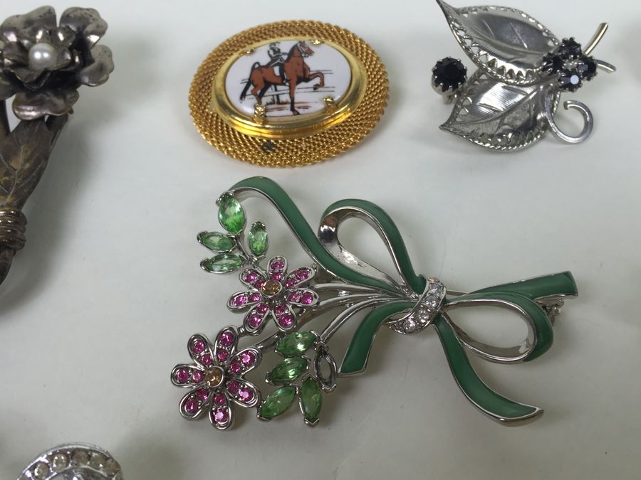 Costume Jewelry Lot [Photo 17]