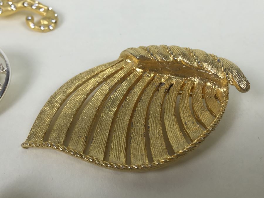 Costume Jewelry Lot [Photo 17]