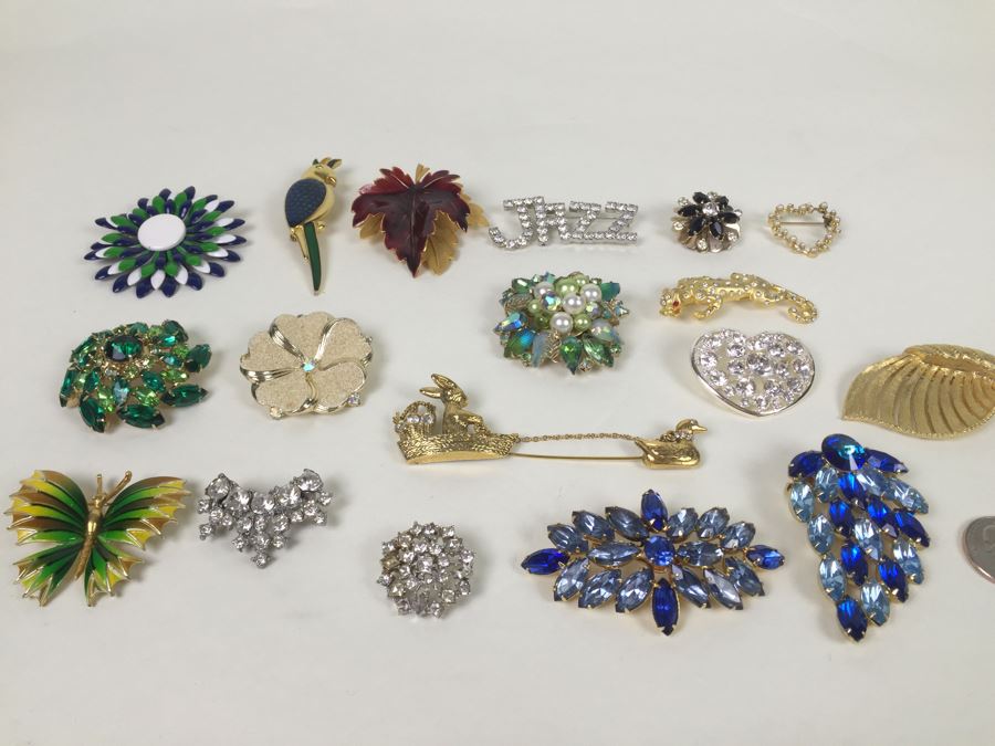 Costume Jewelry Lot [Photo 1]