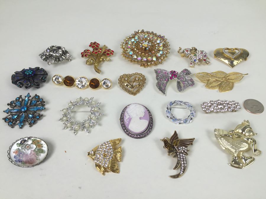 Costume Jewelry Lot [Photo 1]