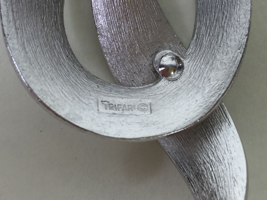 Vintage Trifari Signed Costume Jewelry Lot [Photo 12]