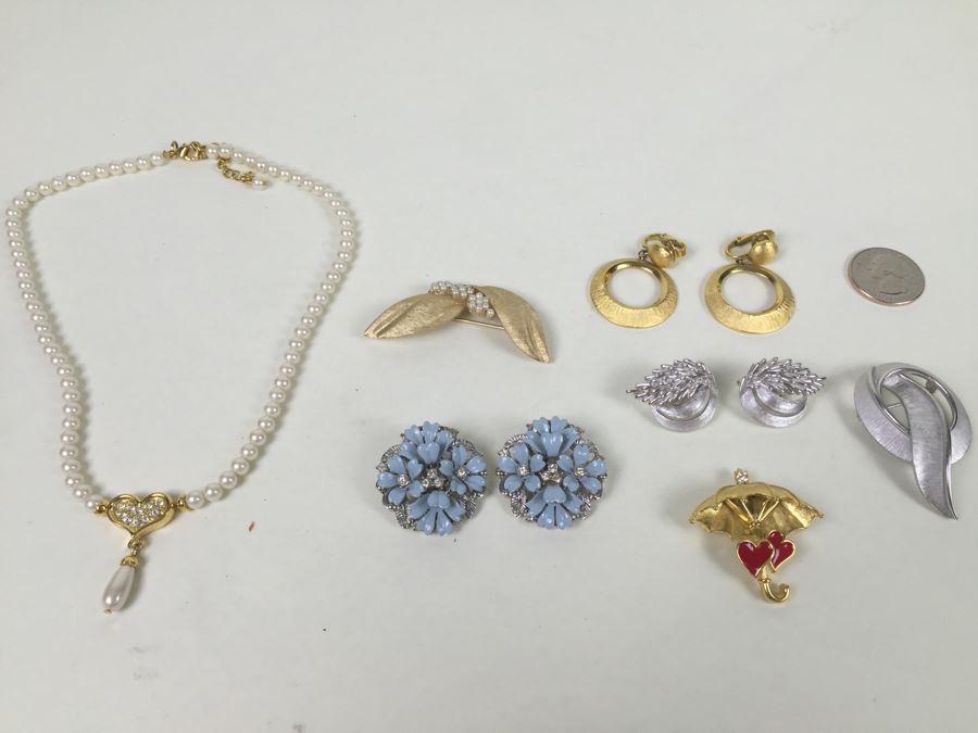 Vintage Trifari Signed Costume Jewelry Lot [Photo 1]