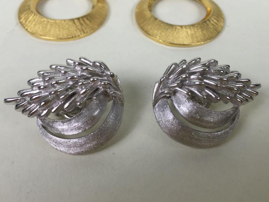 Vintage Trifari Signed Costume Jewelry Lot [Photo 8]