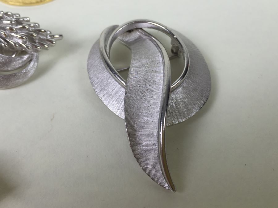 Vintage Trifari Signed Costume Jewelry Lot [Photo 10]