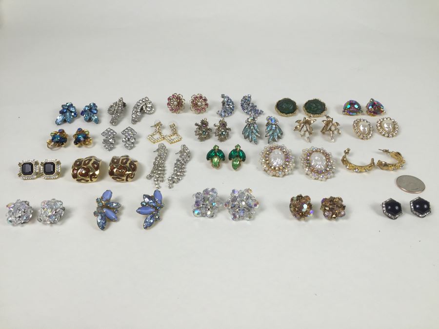 Vintage Costume Jewelry Earring Lot [Photo 1]