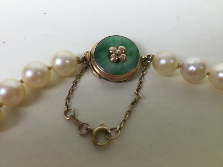 Stunning Real Pearl Necklace With 14K Gold And JADE Clasp - Pearls Individually Knotted [Photo 4]