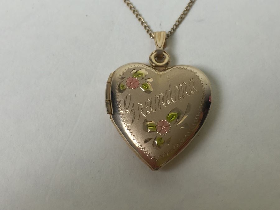 Gold Filled Heart Pendant Locket With Chain Engraved Grandma With Roses [Photo 5]
