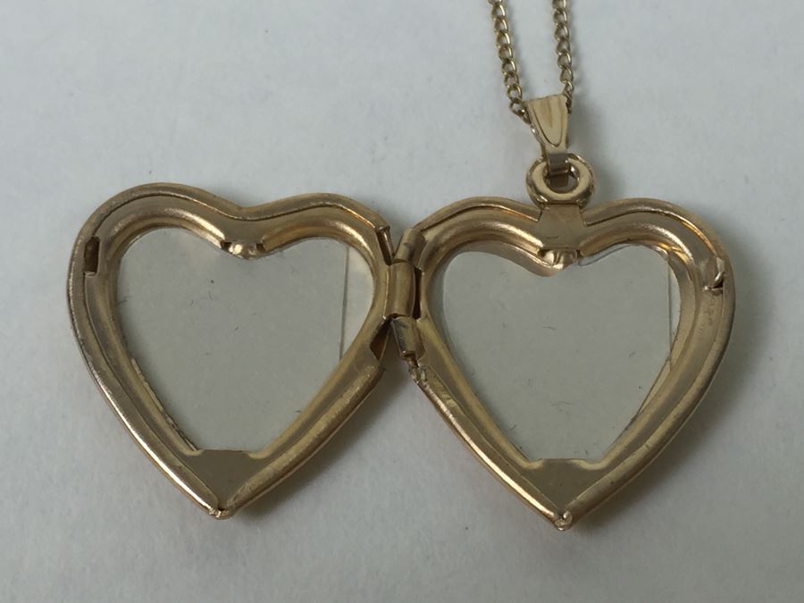 Gold Filled Heart Pendant Locket With Chain Engraved Grandma With Roses [Photo 3]