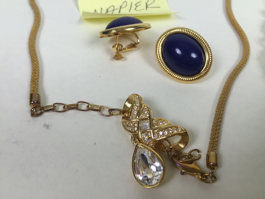 Vintage Lot Of Signed Costume Jewelry Boucher, ART, Lisner, Napier [Photo 31]