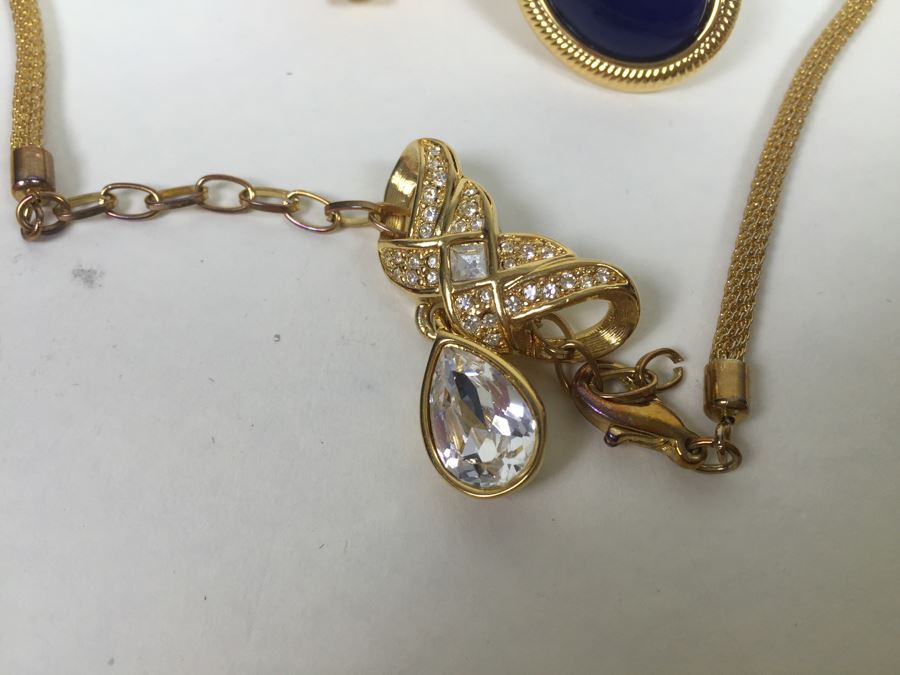 Vintage Lot Of Signed Costume Jewelry Boucher, ART, Lisner, Napier [Photo 32]