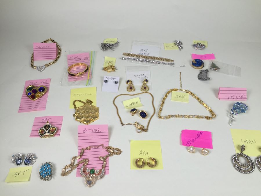 Vintage Lot Of Signed Costume Jewelry Boucher, ART, Lisner, Napier [Photo 4]