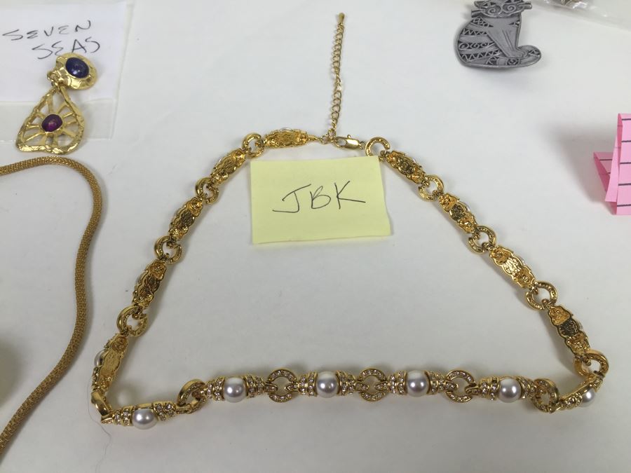 Vintage Lot Of Signed Costume Jewelry Boucher, ART, Lisner, Napier [Photo 21]