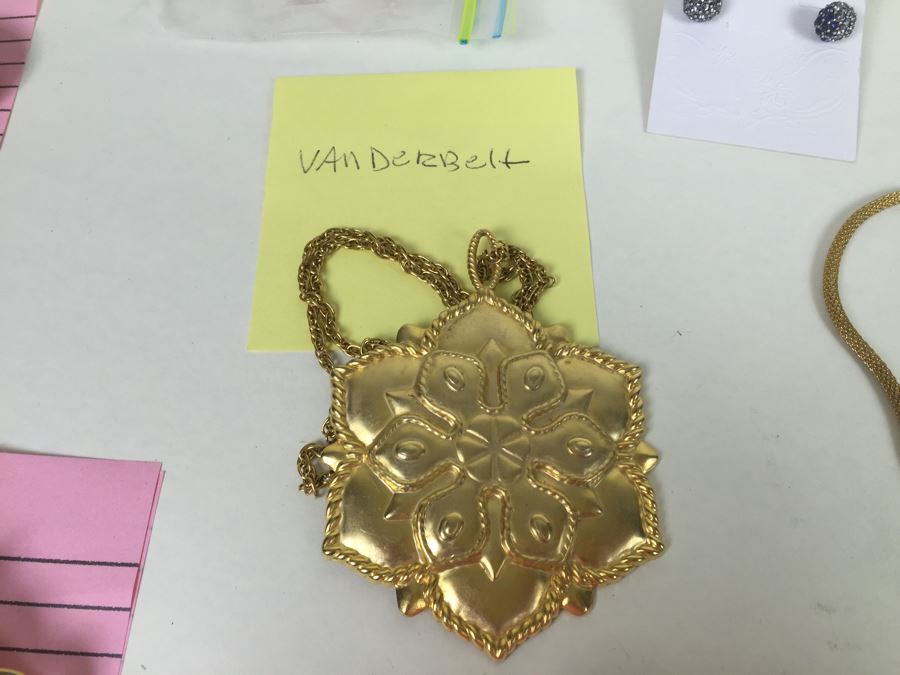 Vintage Lot Of Signed Costume Jewelry Boucher, ART, Lisner, Napier [Photo 11]