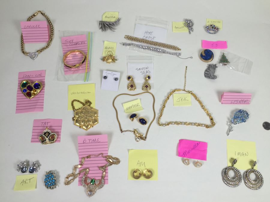 Vintage Lot Of Signed Costume Jewelry Boucher, ART, Lisner, Napier [Photo 33]