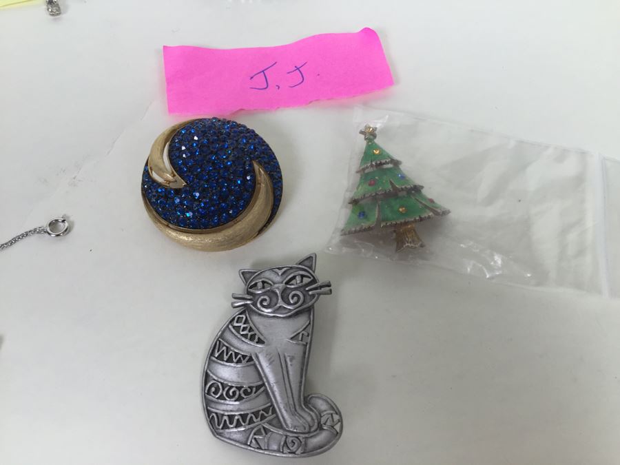 Vintage Lot Of Signed Costume Jewelry Boucher, ART, Lisner, Napier [Photo 20]