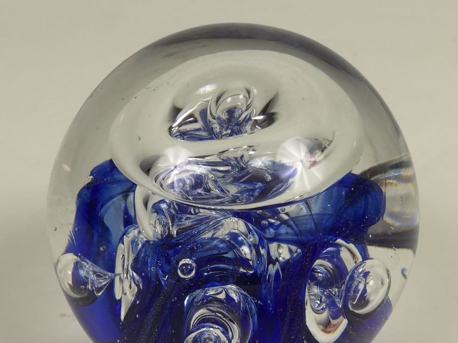 Dynasty Gallery Art Glass Paperweight [Photo 2]