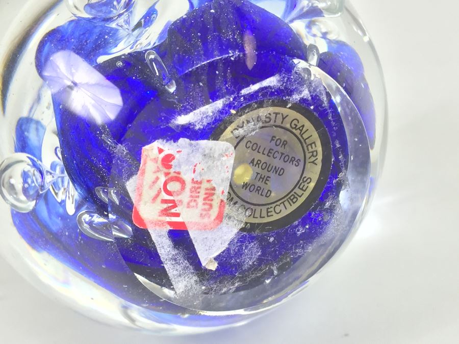 Dynasty Gallery Art Glass Paperweight [Photo 3]