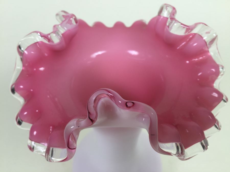 Fenton Art Glass Peach Crest Fluted Vase [Photo 4]