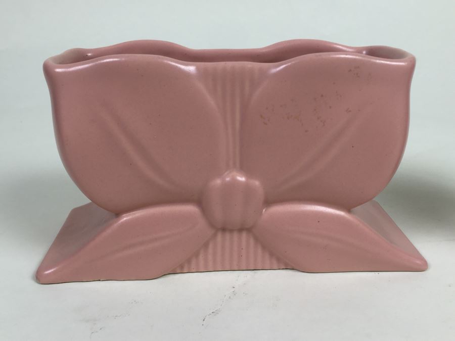 Abingdon Art Deco Bow Planter #462 In Pink [Photo 3]