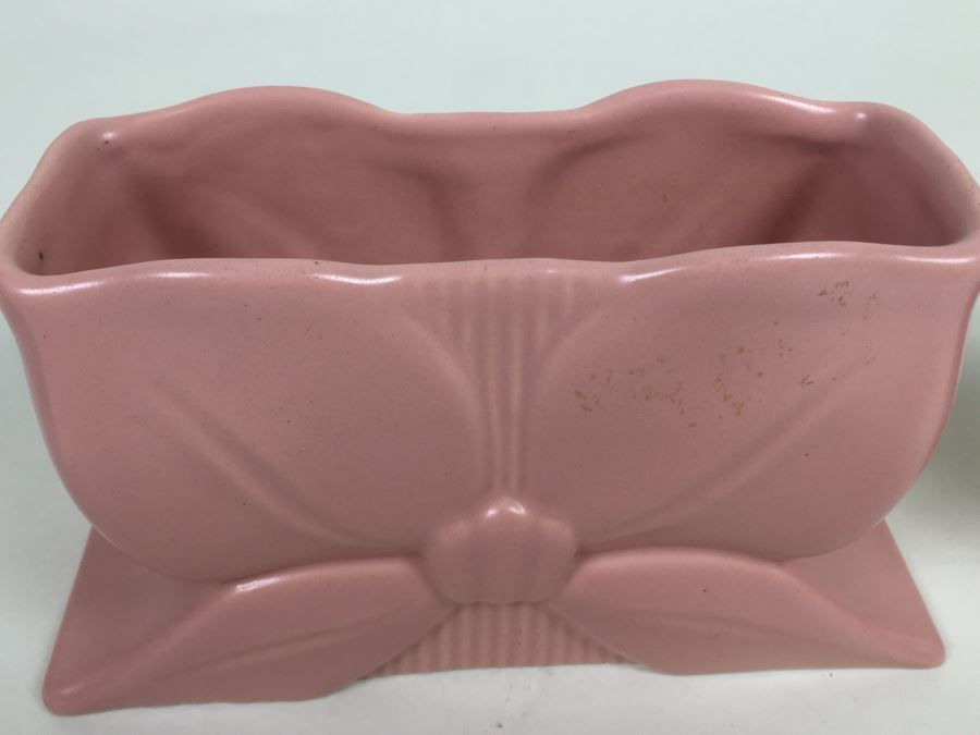 Abingdon Art Deco Bow Planter #462 In Pink [Photo 4]