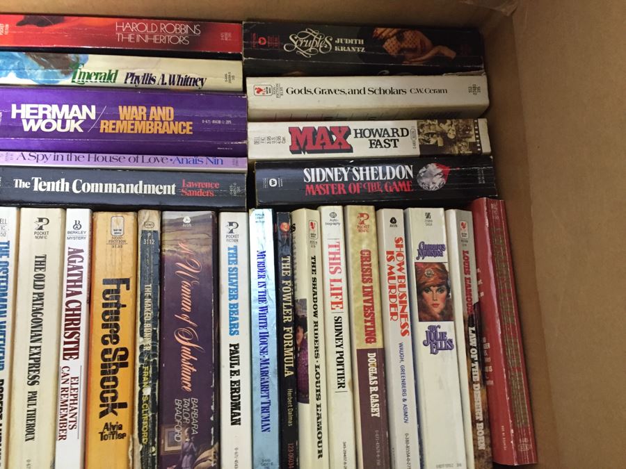HUGE Lot Of Paperback Novels Books Mostly Fiction [Photo 18]