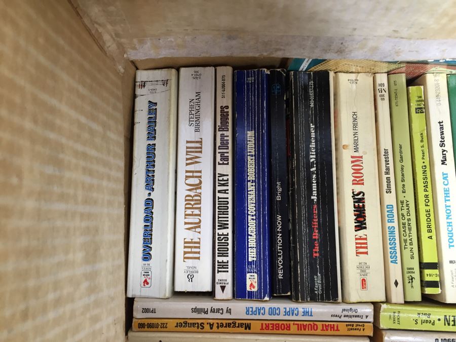 HUGE Lot Of Paperback Novels Books Mostly Fiction [Photo 37]