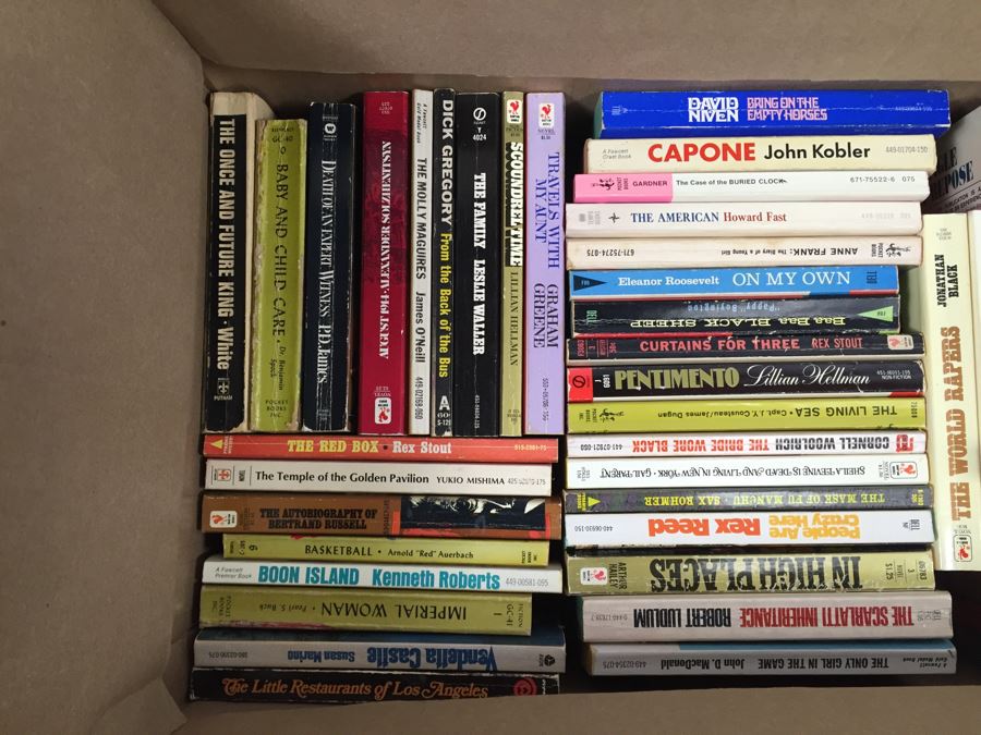 HUGE Lot Of Paperback Novels Books Mostly Fiction [Photo 25]