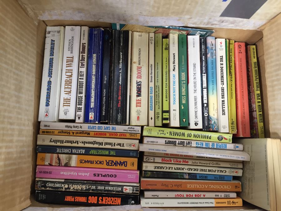 HUGE Lot Of Paperback Novels Books Mostly Fiction [Photo 36]