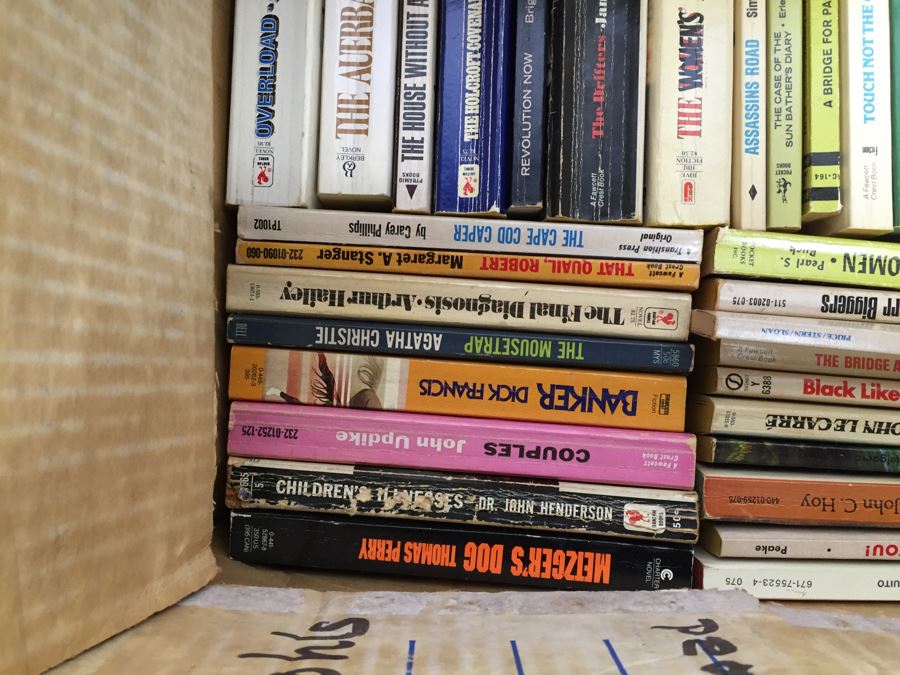 HUGE Lot Of Paperback Novels Books Mostly Fiction [Photo 40]