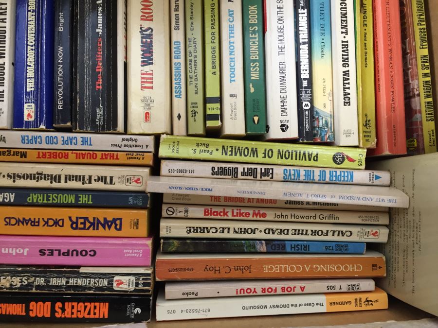 HUGE Lot Of Paperback Novels Books Mostly Fiction [Photo 39]