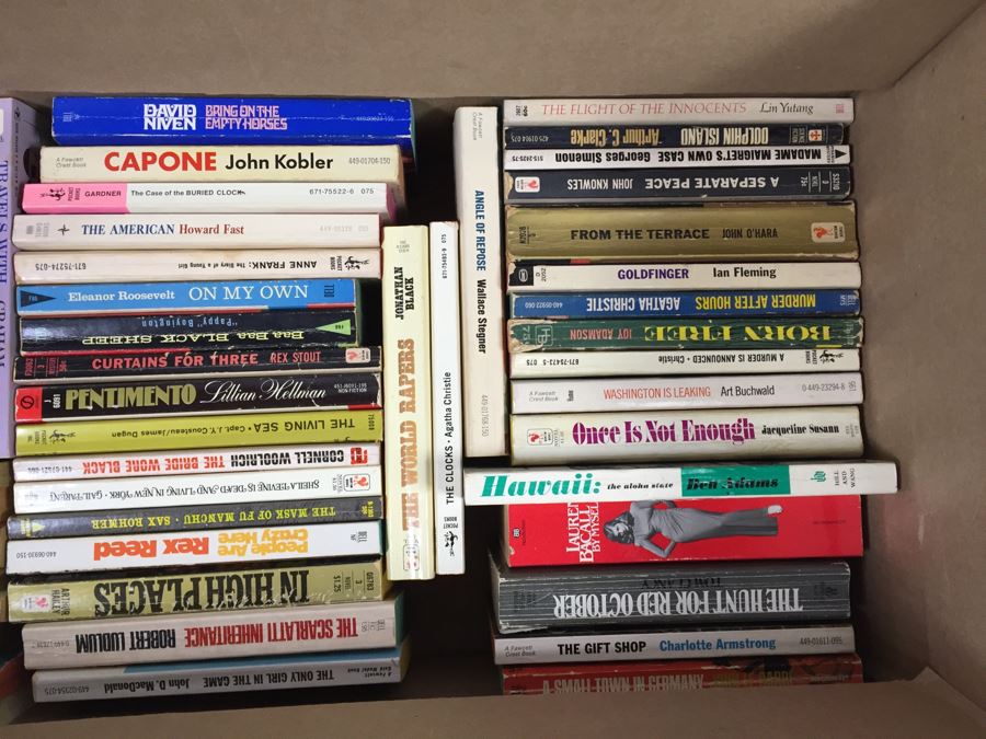 HUGE Lot Of Paperback Novels Books Mostly Fiction [Photo 26]