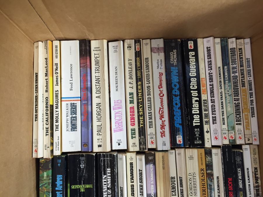 HUGE Lot Of Paperback Novels Books Mostly Fiction [Photo 23]