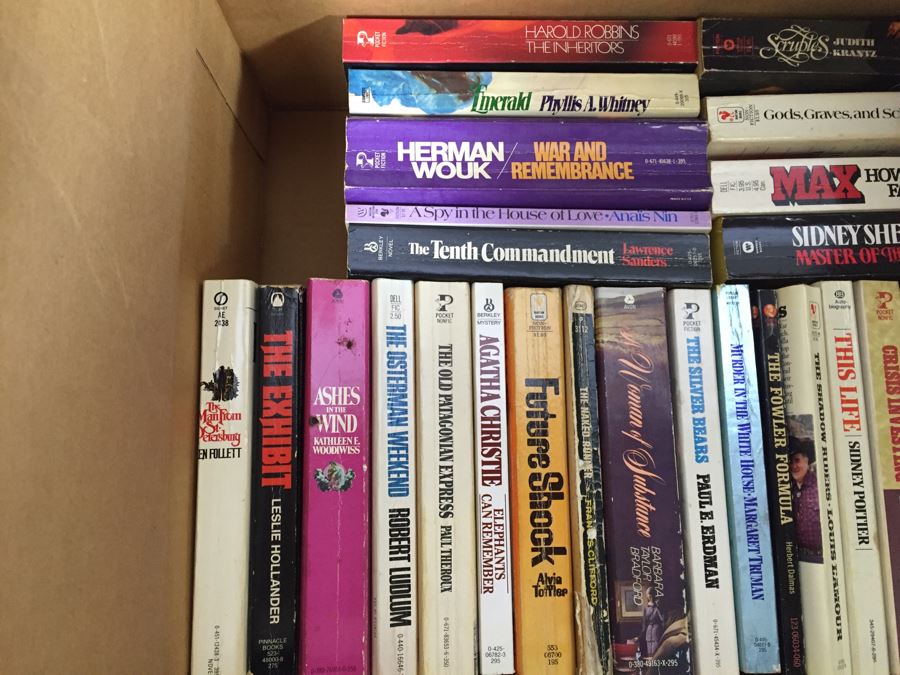 HUGE Lot Of Paperback Novels Books Mostly Fiction [Photo 17]