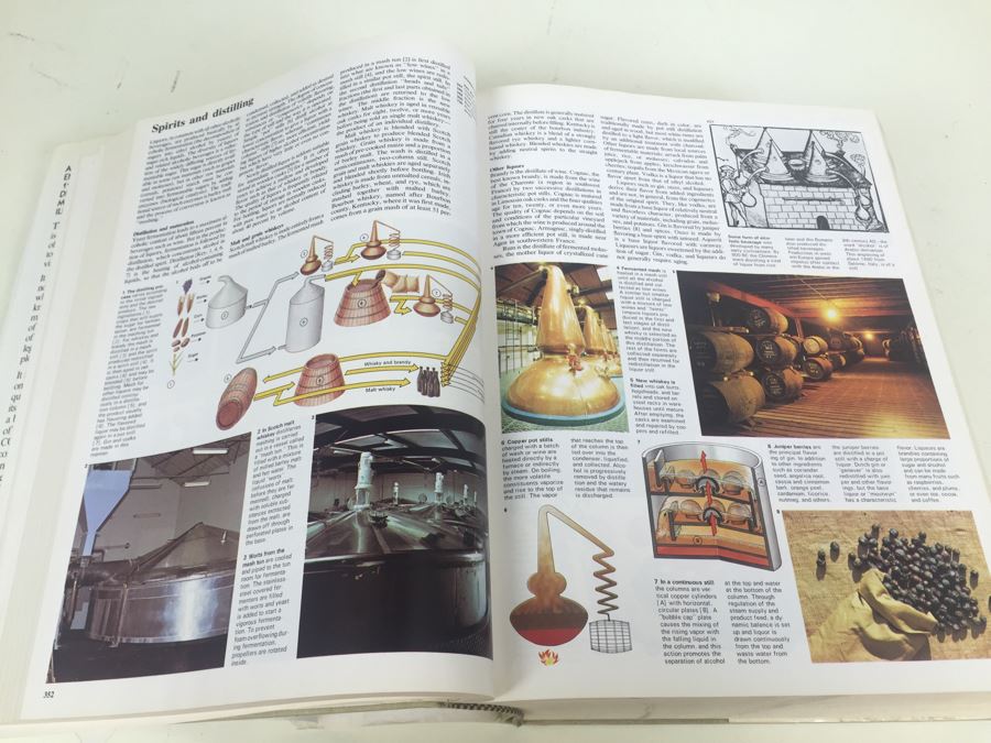 Random House Encyclopedia 1983 [Photo 3]