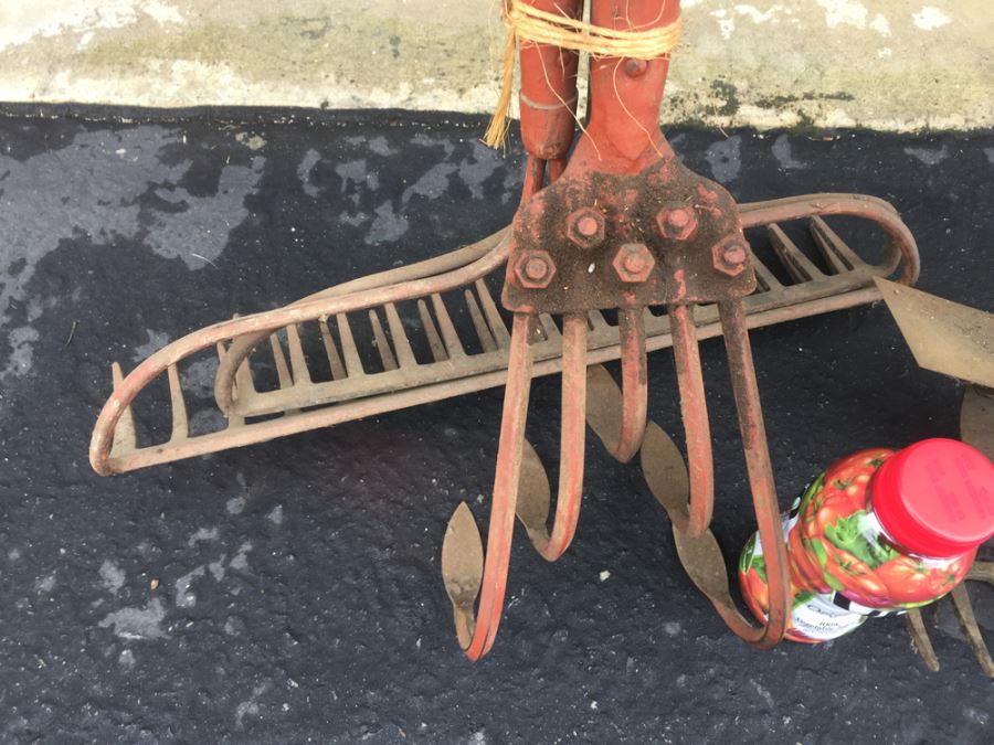 Assortment Of Vintage Garden Tools [Photo 2]
