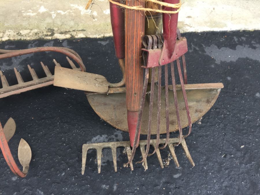 Assortment Of Vintage Garden Tools [Photo 3]
