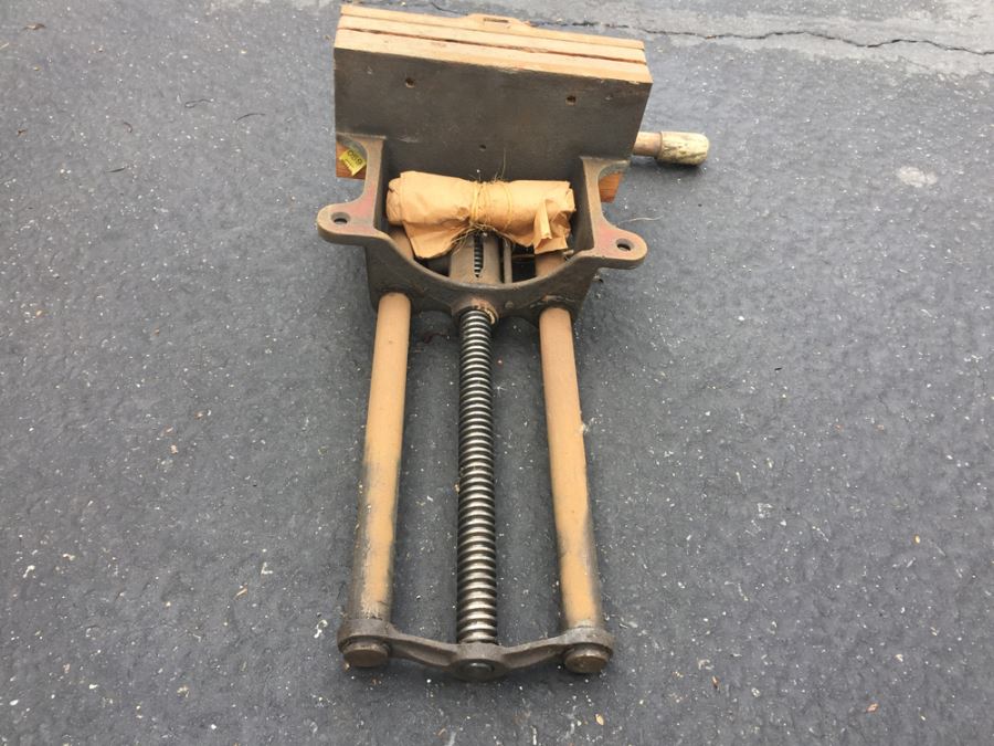 Vintage Richards Wilcox Carpenters Adjustable Jaw Woodworking Bench Vice Aurora Illinois  [Photo 3]