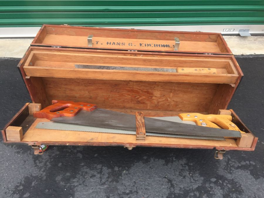 Toolbox For Storing Saws With Two Saws And Large Knife [Photo 6]